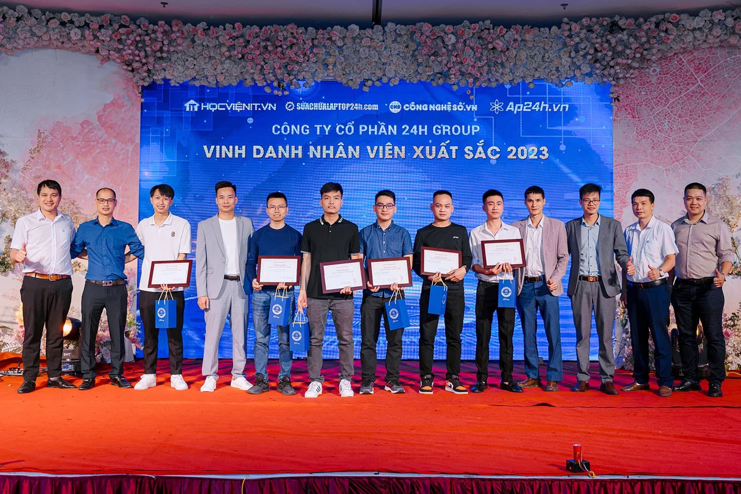 Nhân viên xuất sắc