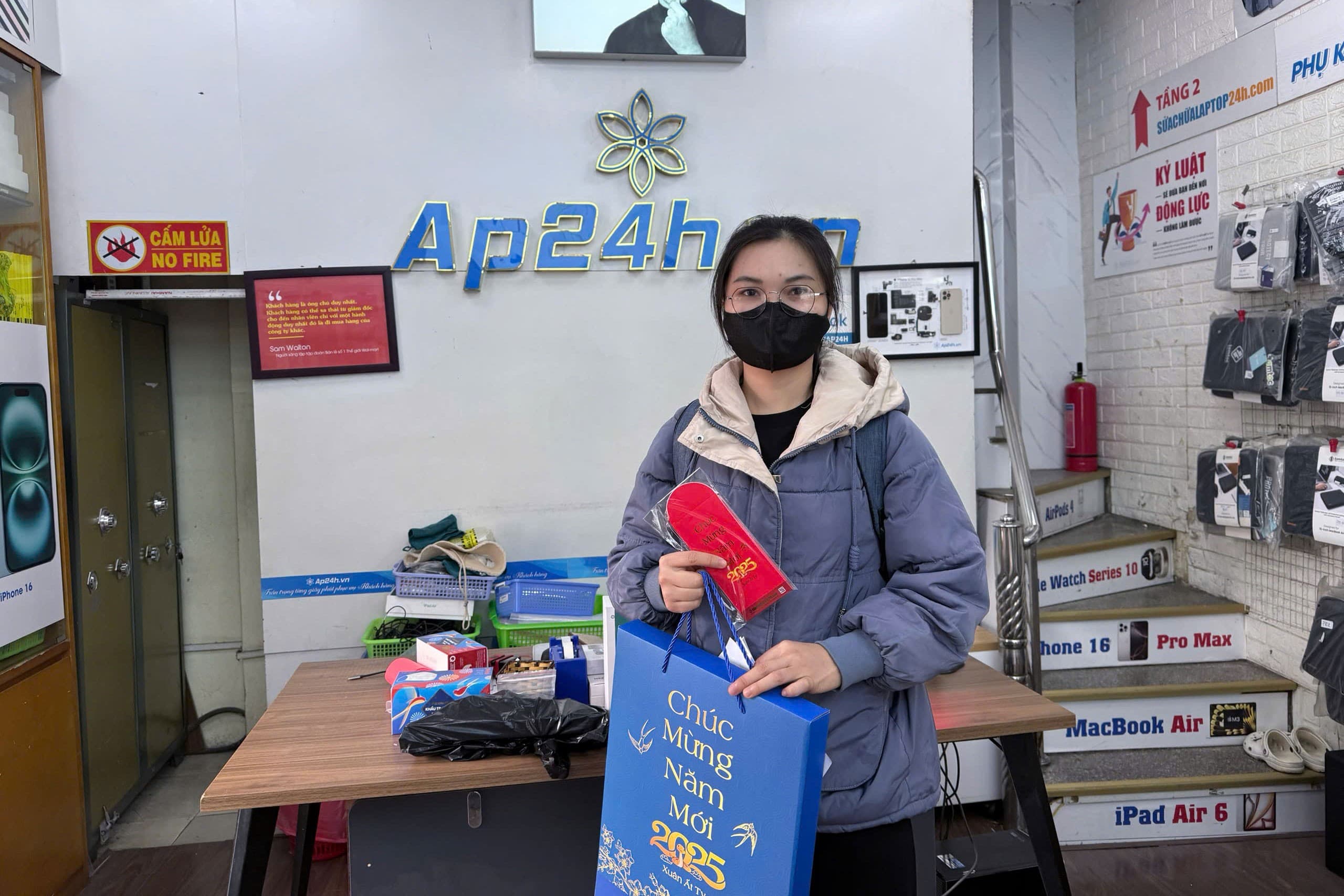 Sự kiện tặng quà khách hàng cuối năm 2024