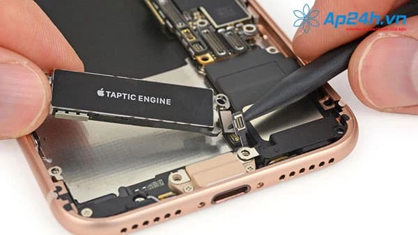 Người dùng có thể làm hại mình khi tự sửa iPhone tại nhà