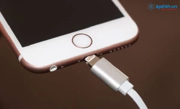 Sửa dây sạc iPhone không vào điện tại nhà nhanh nhất