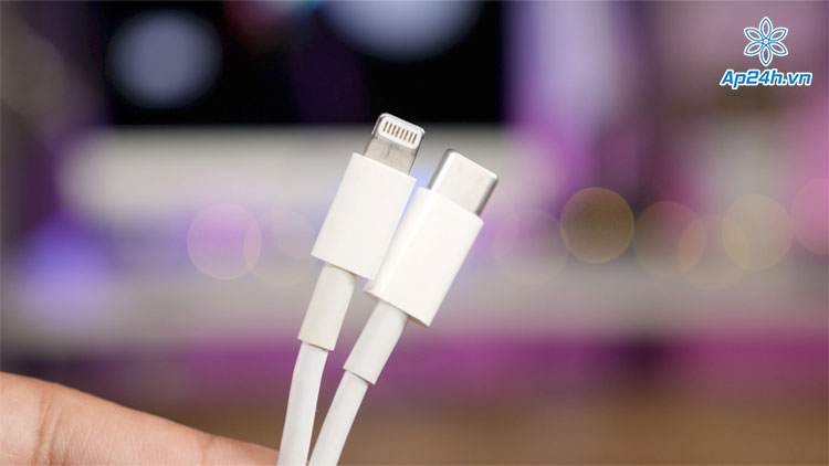 iPhone vẫn sử dụng Lightning chuẩn USB 2.0
