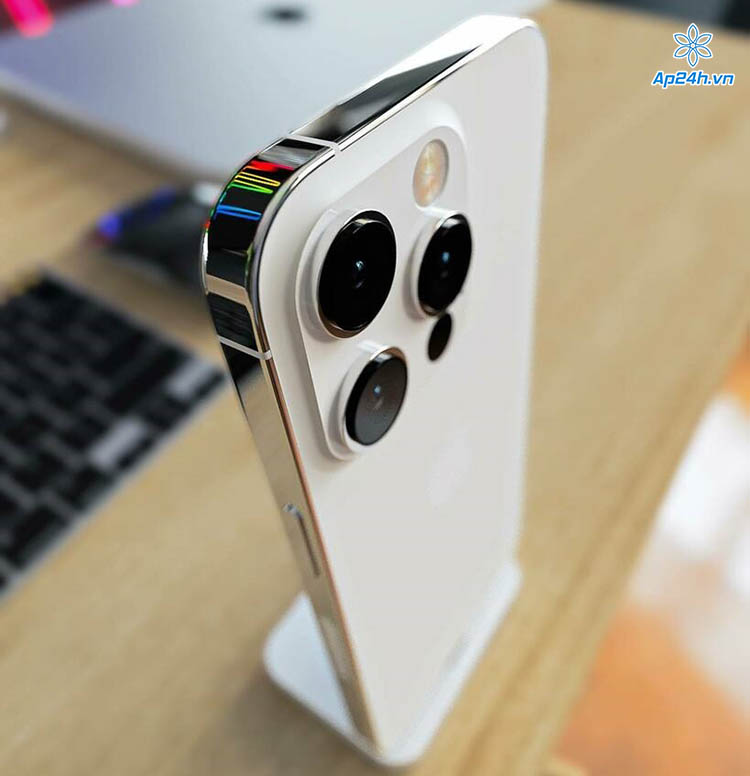 iPhone 14 màu trắng ánh sao (nguồn @atuos_user)