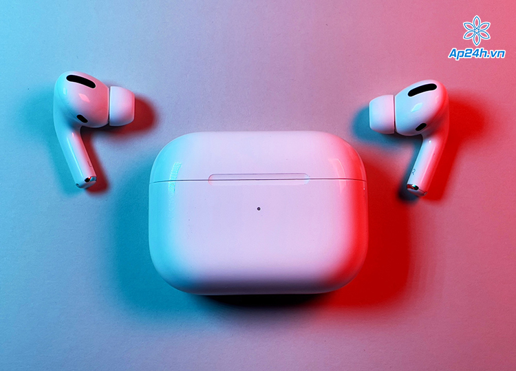 AirPods Pro được ra mắt lần đầu vào tháng 10 năm 2019.