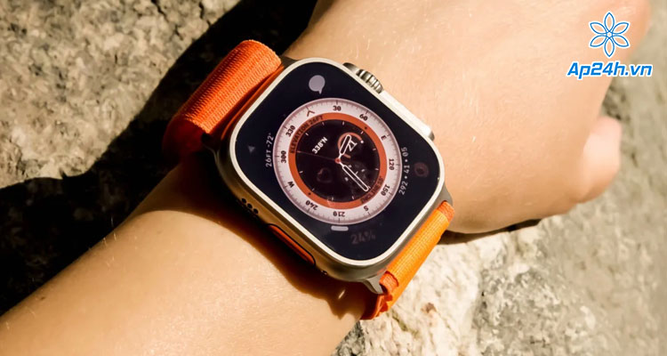 Apple Watch Ultra khi đeo lên tay