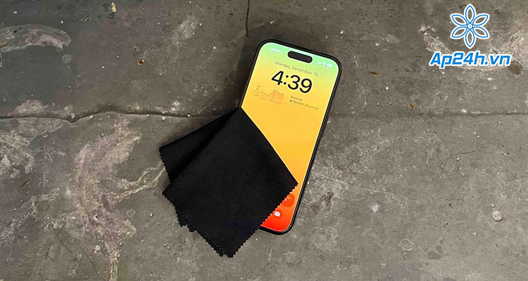 Các bước vệ sinh iPhone 15 Series