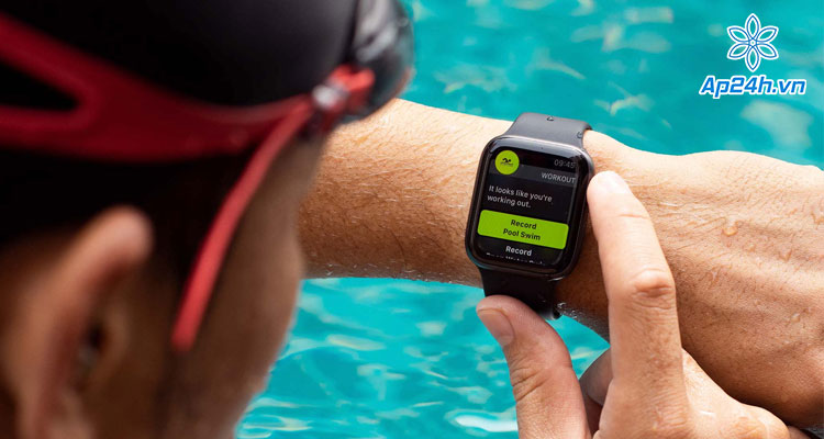 Apple Watch Ultra khi bơi lội 