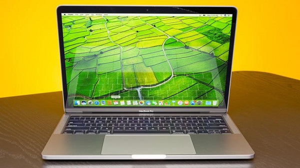Macbook Pro 13 inch được Apple thay pin miễn phí