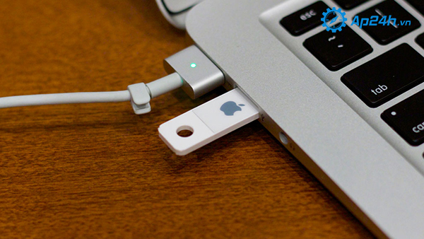 USB và khe cắm Macbook không tương thích với nhau