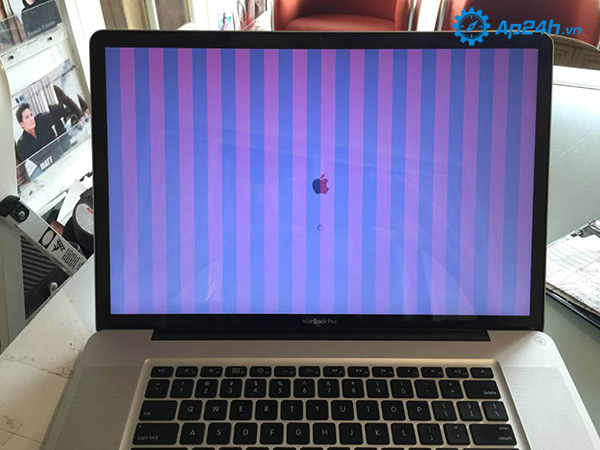 Màn hình Macbook thường xuyên xuất hiện sọc trắng